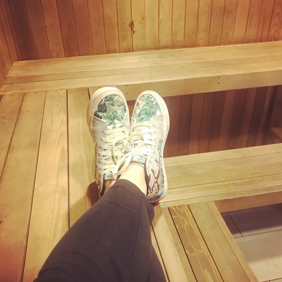 Hey y’all. I’m RobinTea. Let’s wear fun clothes. - Picture 10 of 11